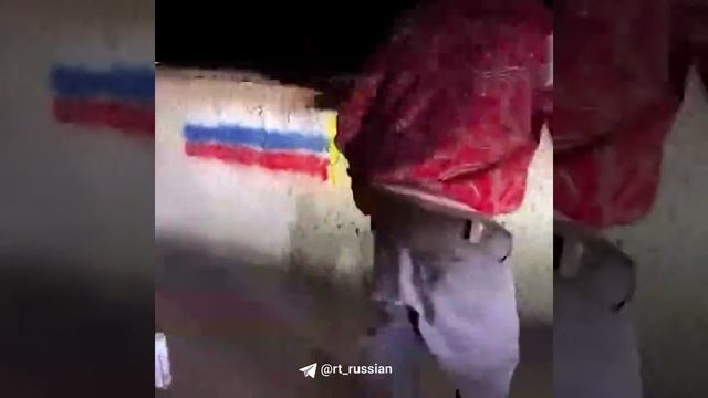 Певец из Ростова-на-Дону закрасил в Тбилиси граффити с надписью Fuck Russia и нарисовал вместо ругат