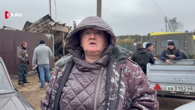 Тамбовские волонтеры помогли разобрать завалы после пожара в поселке Тихий Угол