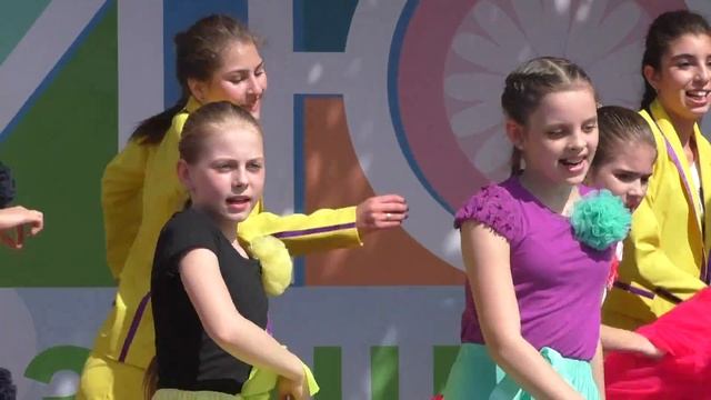 Детский танцевальный ансамбль "Гулливер" - Выступление на Цветном бульваре 01.06.2015 (6)