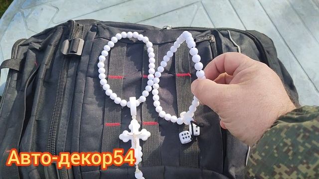 Работы по резьбе с белого оргстекла