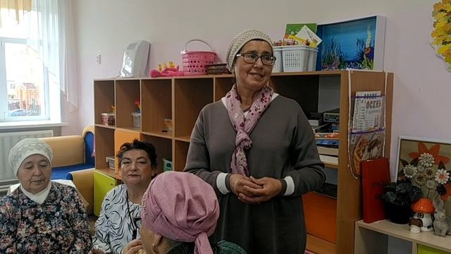 Барлык әби-бабайлар исеменнән тәрбиячеләргә матур теләкләрен Фәридә Сафиуллина җиткерде