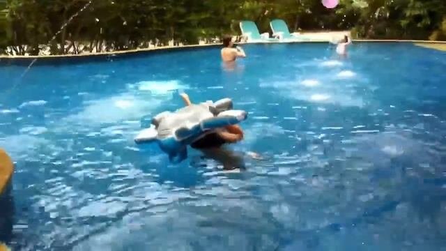 Бултых в бассейн