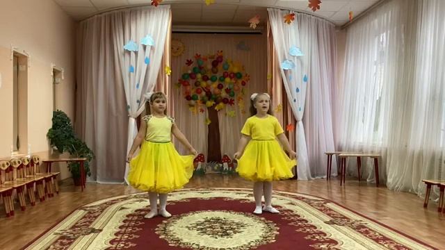 Коллектив "Светлячок". Песня "Солнце-чародей"