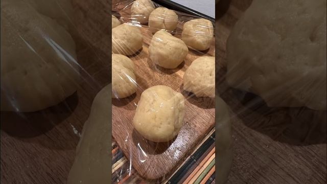 Lyailya Lewis - Ляйля Волшебные пирожки с яблоками! Тесто нереально вкусное 🙏🥰🙏Рецепт под 3_👆🏻