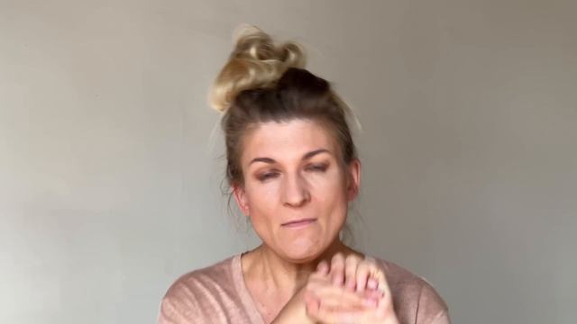 Юлия Мандрико_визитка_агент Светлана Владек +79688081997