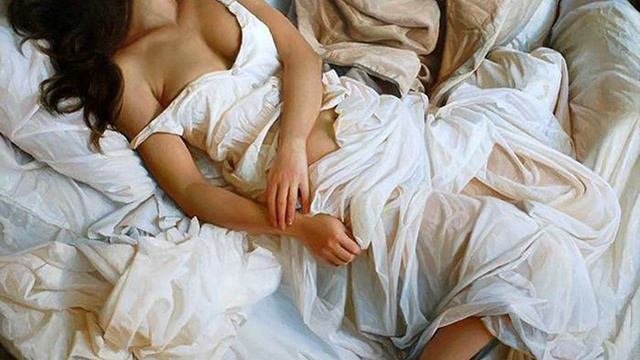 Спит женщина. Прошу, вас, тише..
