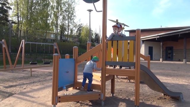 РАДОСТЬ ОТ ОДУВАНЧИКОВ. Влог. Прогулка с детками.