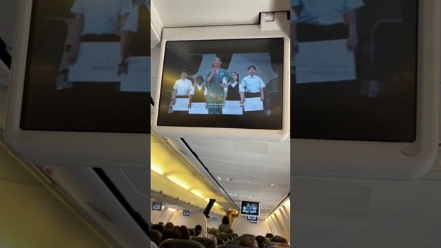Самая крутая инструкция по безопасности, которую я видела, у Malaysia Airlines и билет всего за 25$
