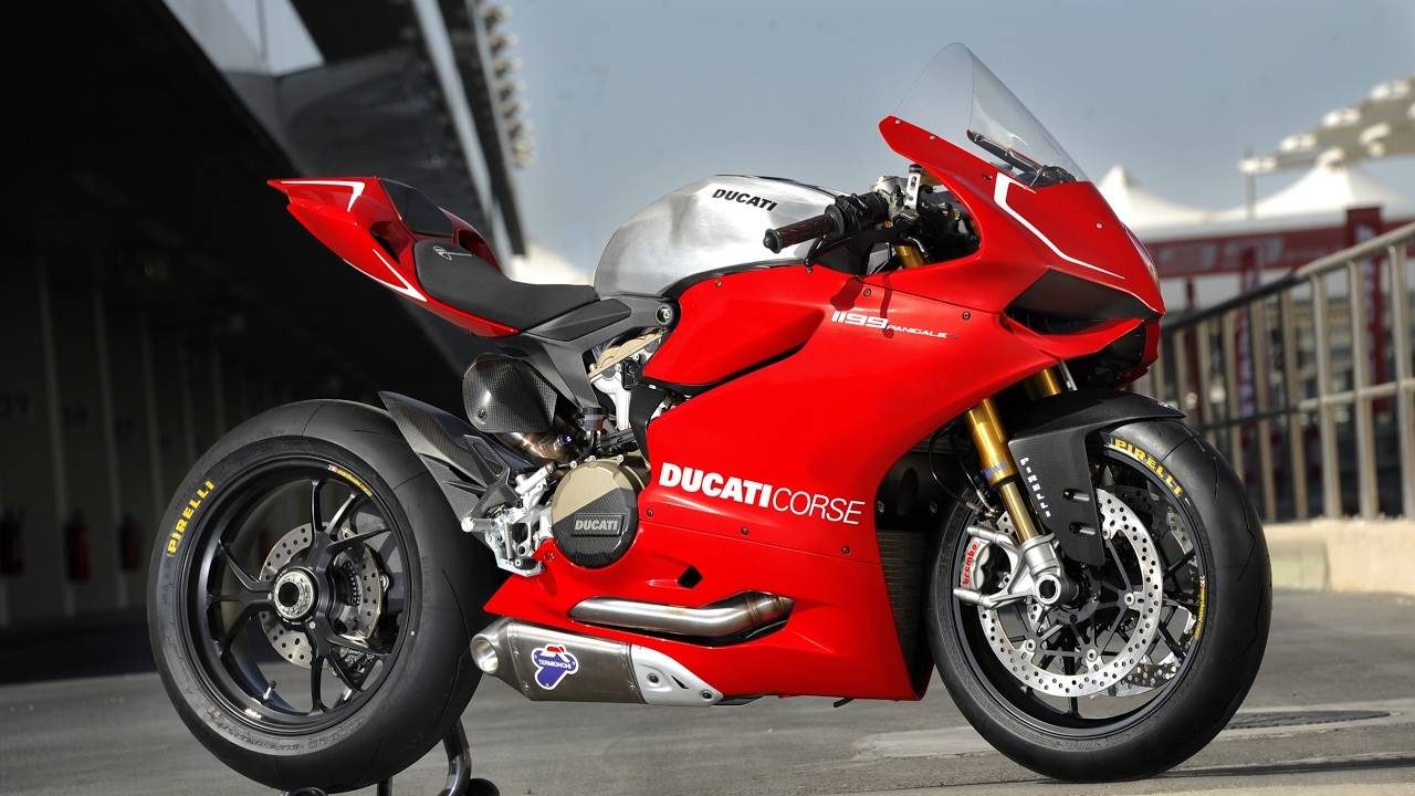 THE RED WOODS ｜ Ducati Panigale V4s (4К  HDR)