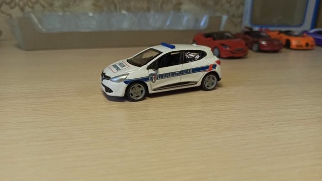 Renault Clio IV'2012 TCE Police 5Doors Hatchback. Модель1-64 Bburago