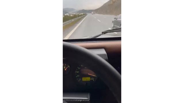 Land Rover Defender 110 TD5 - Top Speed / Rainy Autobahn