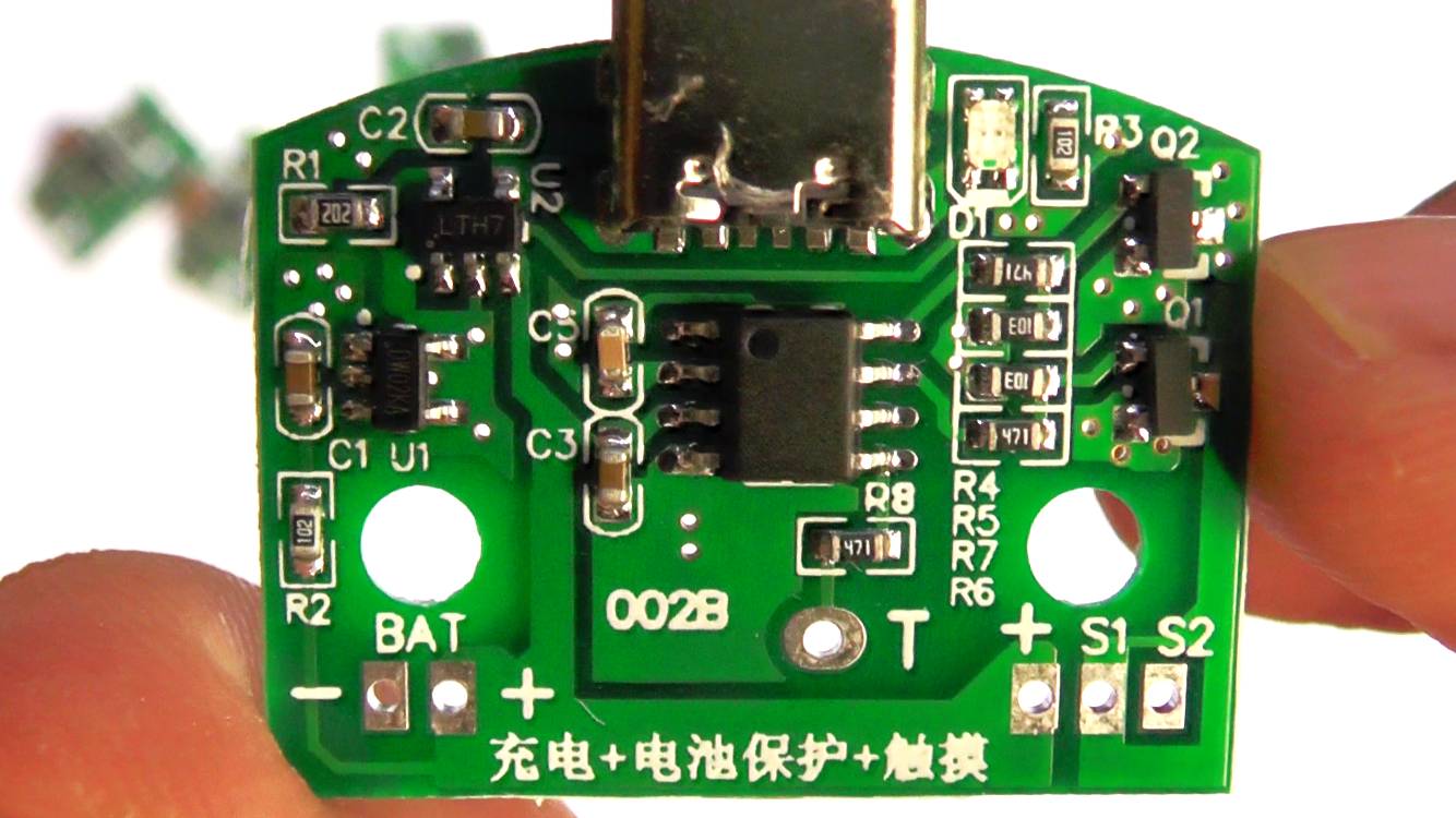 Интересная плата заряда с отключением нагрузки, для аккумулятора и светодиодов, с разъёмом type-C.