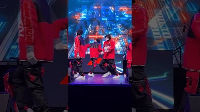 JABBAWOCKEEZ - LIVE F1 FREESTYLE!!