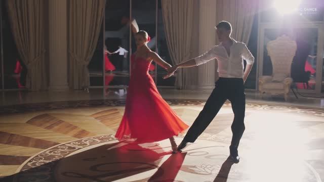 Asi Se Baila El Tango  Take the lead  Antonio Banderas  Wedding Dance Online  Night Version