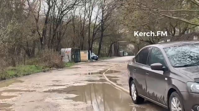 Керчане просят администрацию обезопасить тротуар у детского сада №11