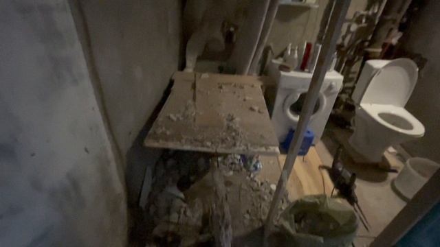 Бетонный поддон в гипсовом санузле СССР кабина санузла