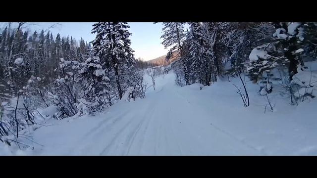 Морозная деревенька в лесу (Frosty Village FPV)