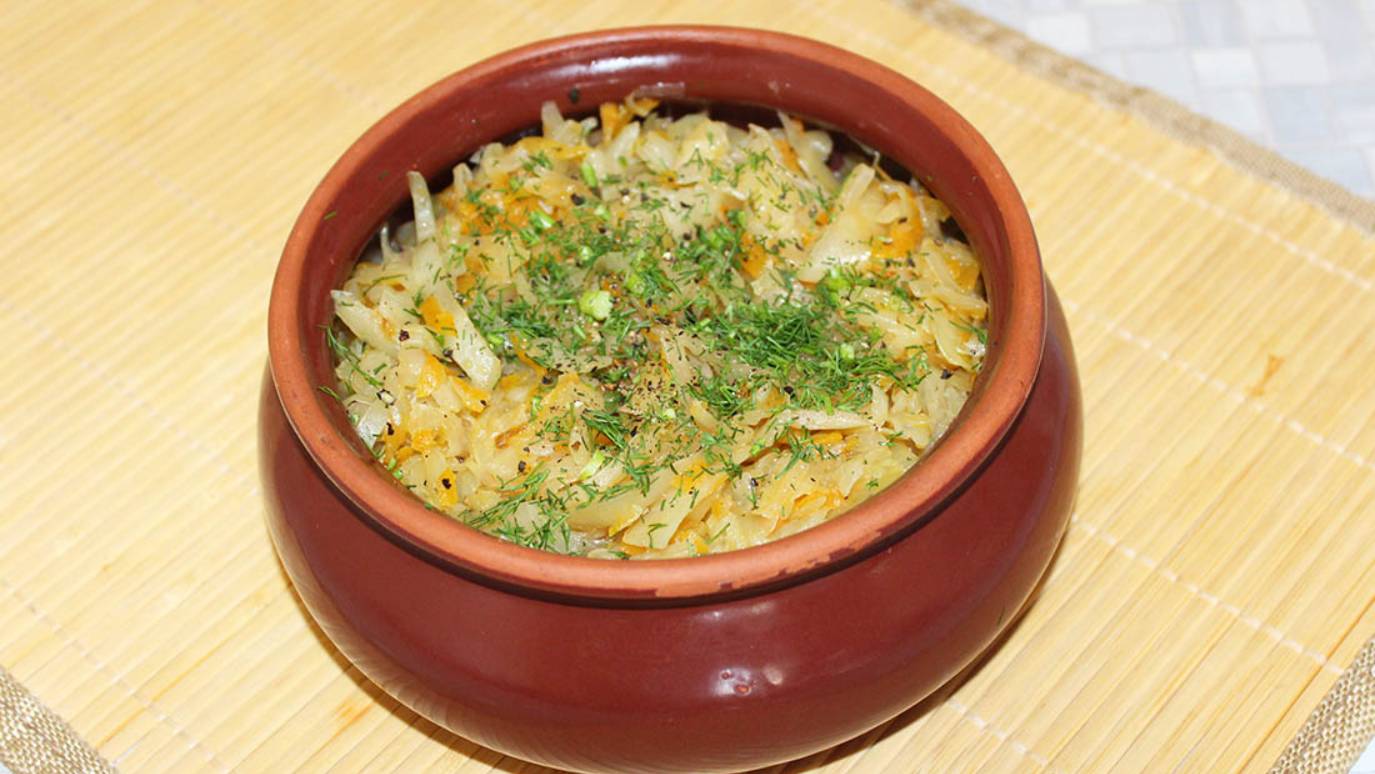 Тушеная капуста. Как быстро и просто приготовить вкусную тушеную капусту.