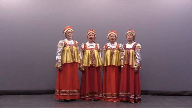 Ансамбль Советского района "Золотое веретенце" исполняет песню "Вьюн над водой".