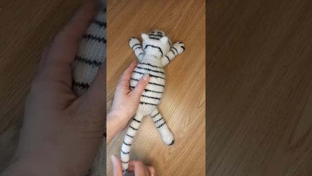 Тигренок спицами. Tiger knitting pattern