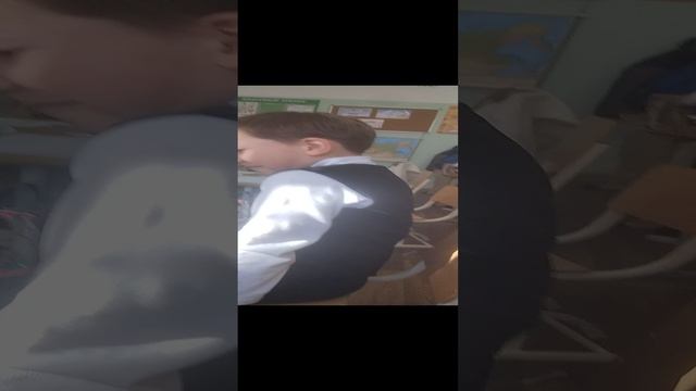 не надо качаться на стуле