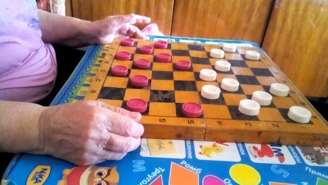 играем с бабушкой 🥰🥰🥰