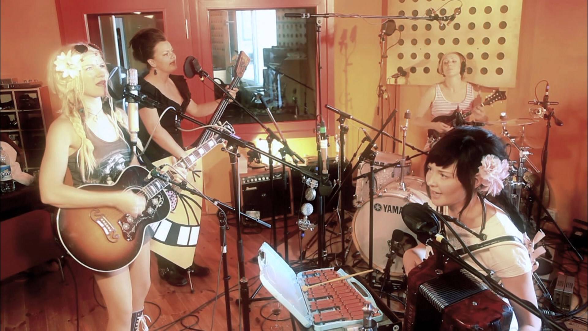 Katzenjammer - I Will Dance (When I Walk Away) (Studio Session)