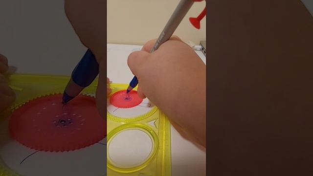 Вот что ещё можно сделать с помощью спирографа