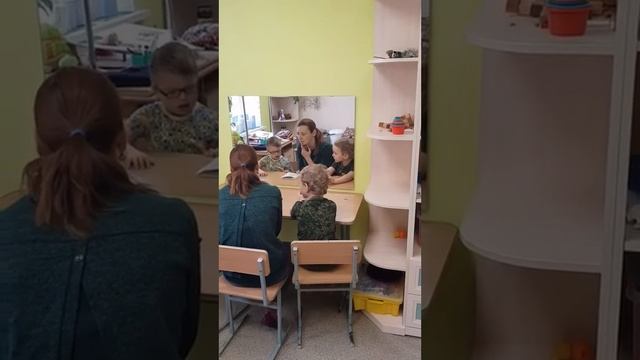 Занятие со специалистом по коррекции речи. Максим и Даня.