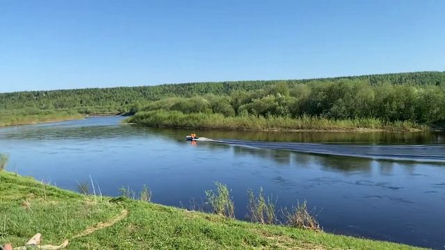 #Ухта ...моторная лодочка по глади реки Ухта