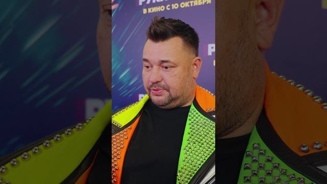 Сергей Жуков - о тайном уходе со сцены с использованием грузовика | Сарафан шоу #актеры #рукивверх