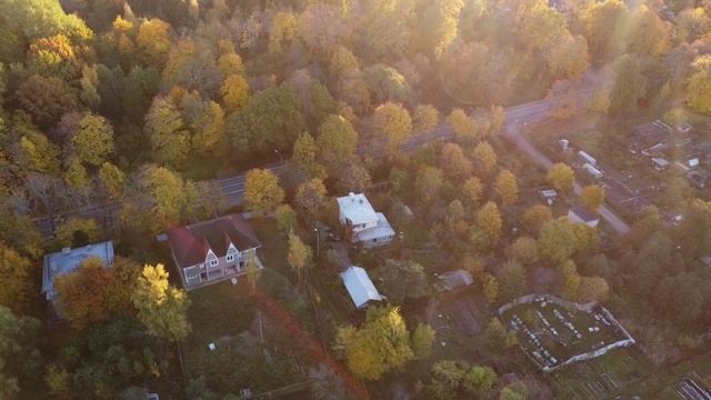 Полеты над осенним пригородом. Взлет от церкви св. Серафима Саровского. Пятница, 18 октября 2024 г