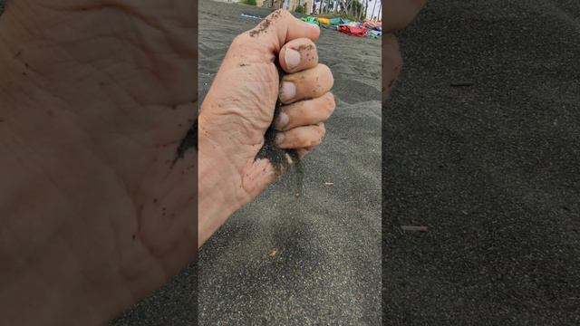 Время - песок, утекает не заметно.... живите, дышите, путешествуйте!