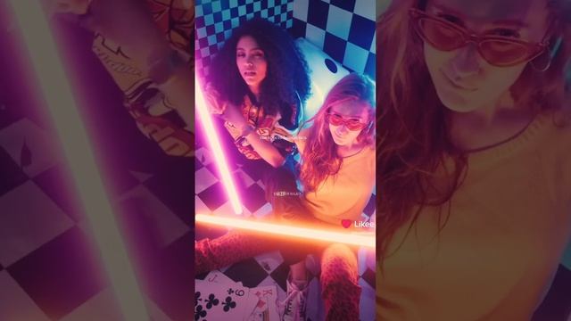 «Мы на краю волны и нам с тобой холода не страшны»