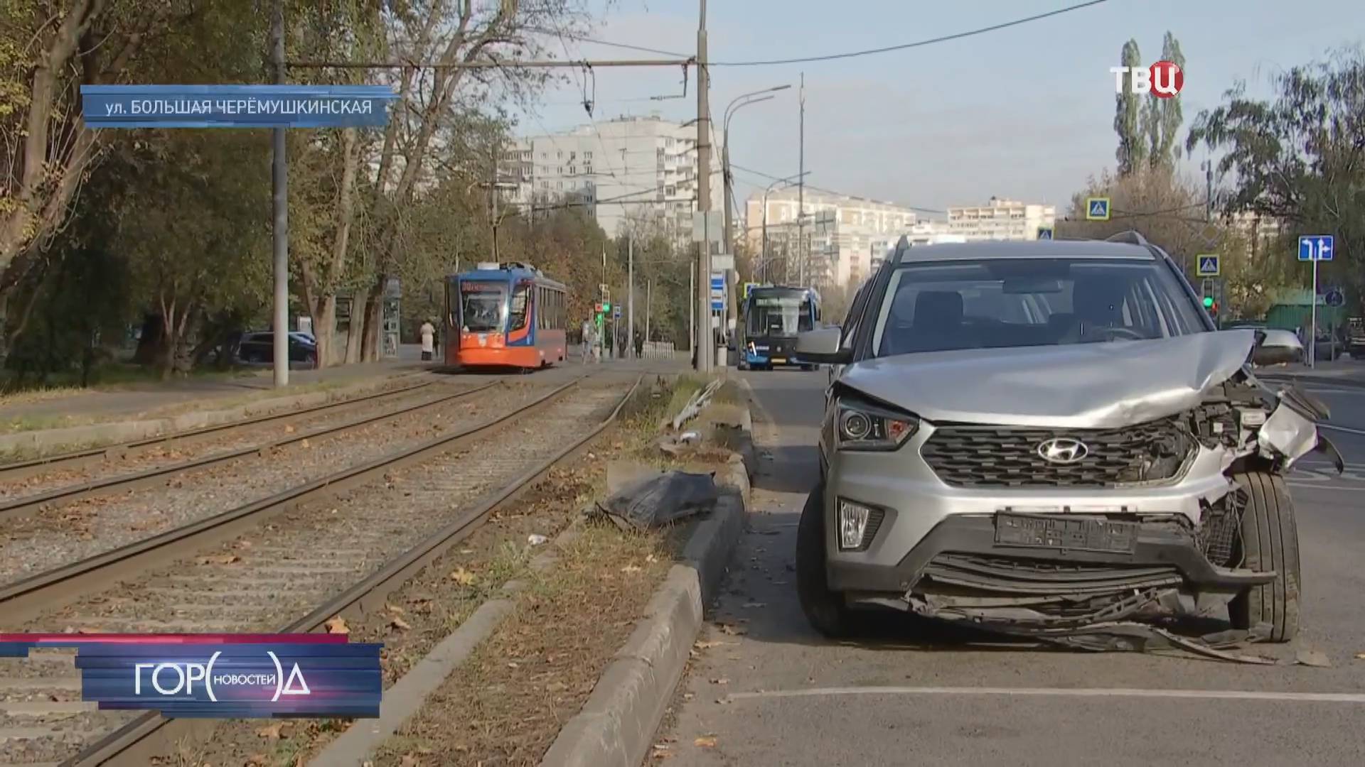 На юго-западе Москвы столкнулись два внедорожника / Город новостей на ТВЦ