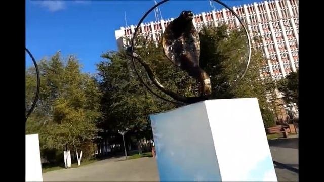 ЖЕЗКАЗГАН. ГЛАВНАЯ ПЛОЩАДЬ В ЛУЧАХ ОСЕННЕГО ЗАКАТА