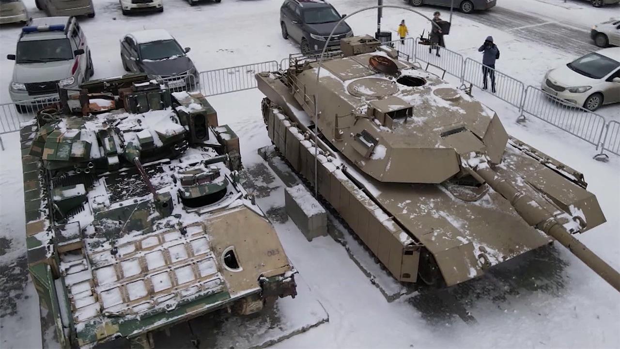 Выставка трофейной натовской техники развернута в Новом Уренгое