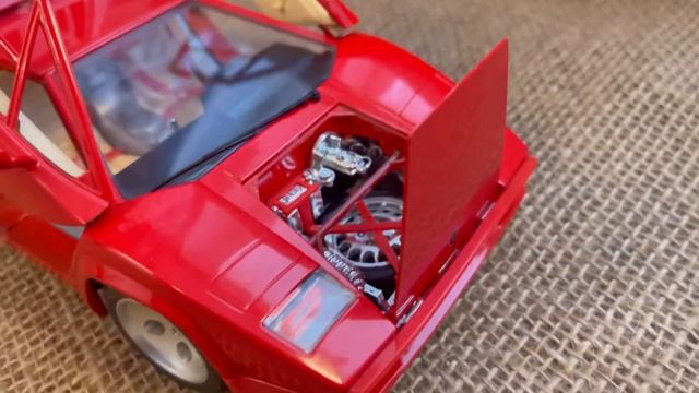 Lamborghini Countach 1988 Diecast Scale 1:18 Model