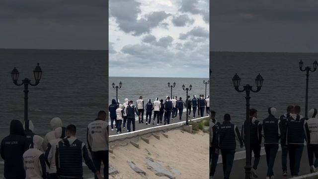 ФУТБОЛИСТЫ ЦСКА ПРОГУЛЯЛИСЬ ПО НАБЕРЕЖНОЙ КАСПИЙСКА