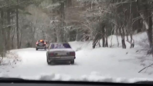 Гонка на заснеженном горном серпантине Ай-Петри-Ялта