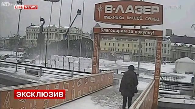 Christmas Tree Collapses in Vladivostok