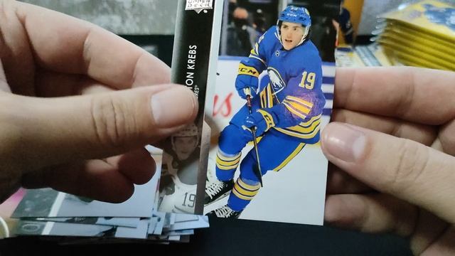 Распаковка карточек НХЛ 2021-2022 Upper Deck Hockey Extended.