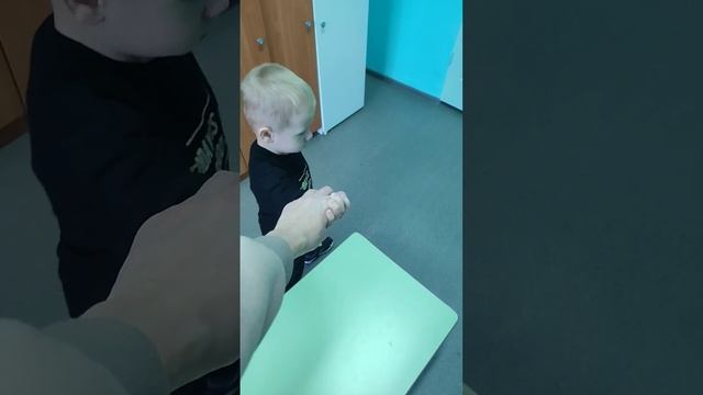 Понедельник. Не хочет идти в детский сад.
