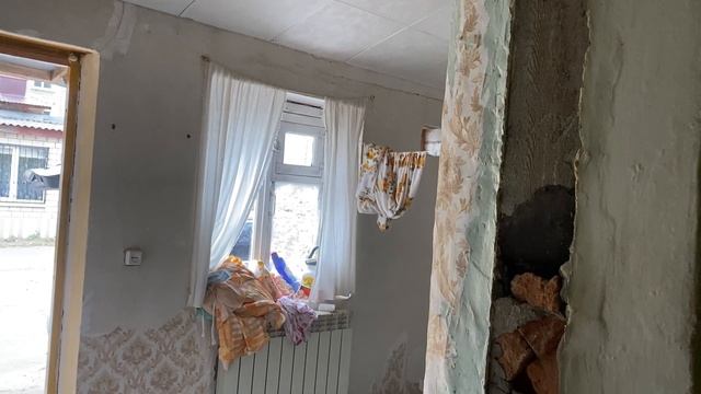 Ремонт в квартире за миллион своими руками, снимаю старый пол, показываю что было под ним