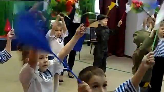 Песня "С дедом на парад".