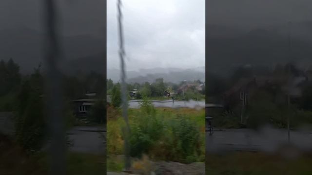 Дорога     Горы ⛰️    Дождь ☔️