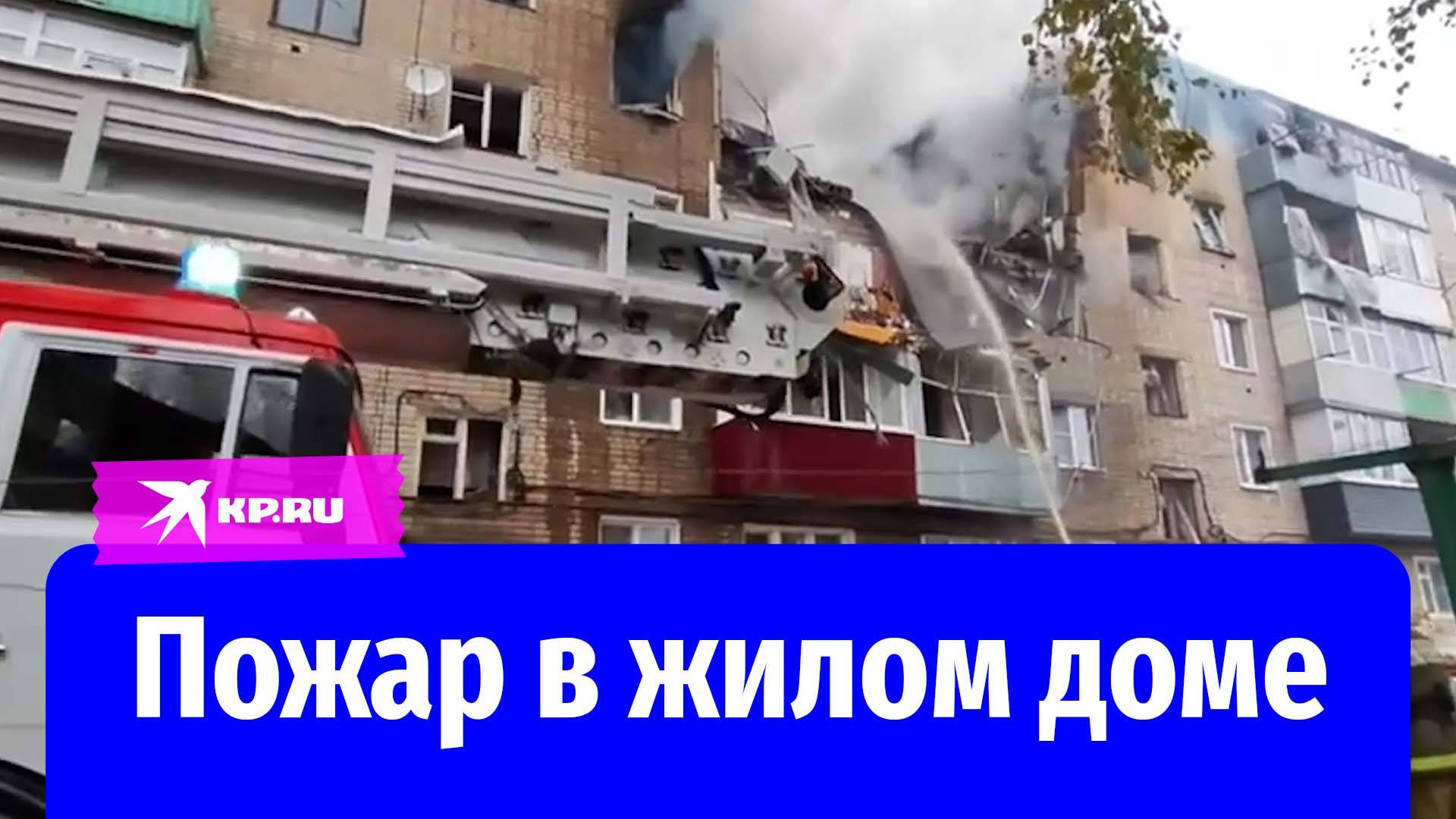 МЧС тушат пожар в жилом доме в Тамбовской области