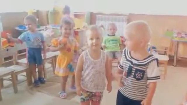 Детки в садике! Собираемся утром в садик и школу!