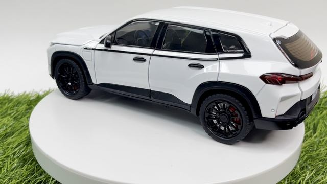 Модель машины BMW X7m 1:32