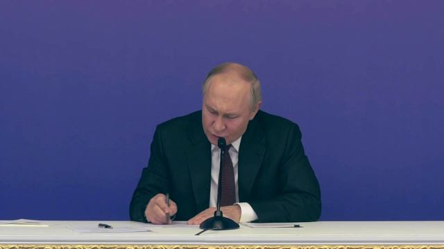 Путину показали спортивные объекты, открытые в регионах в 2024 году.